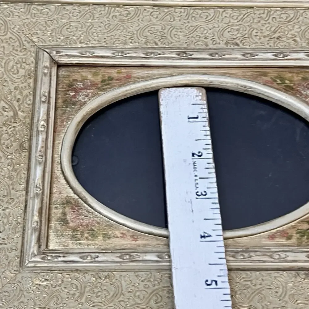 Vintage Hallmark Picture Frame Gilded Wood Construction Decorative Oval Embossed